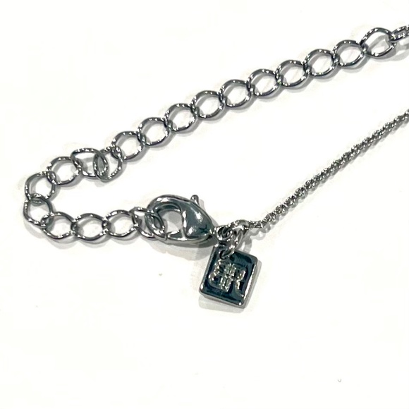 ☃️ 2/$18 Banana Republic Dainty Necklace Arrow Pendant - Picture 3 of 5